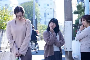 Trả thù mấy mụ nhà đối diện thường xuyên nói xấu bằng cách “cướp ông xã ả ta”
