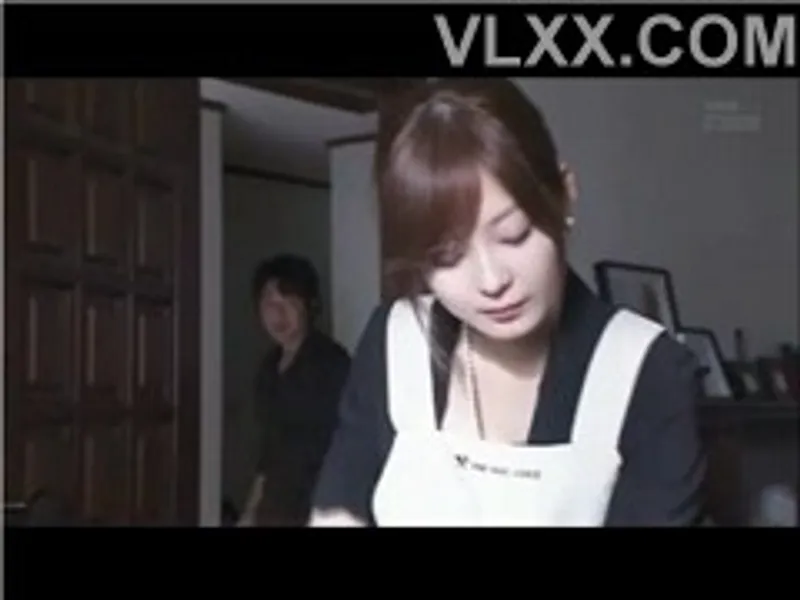 Người chồng đi công việc, bà xã ở nhà bị bồ của chị gái cưỡng hiếp