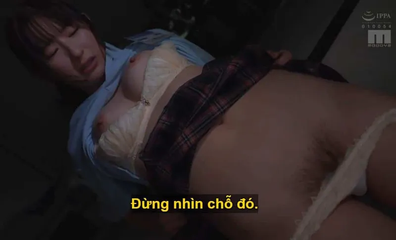 Người sếp chuẩn bị "hành động" với cô nhân viên kiêu kỳ, lười nhác, suốt ngày chỉ mải mê chat chit cùng người yêu.